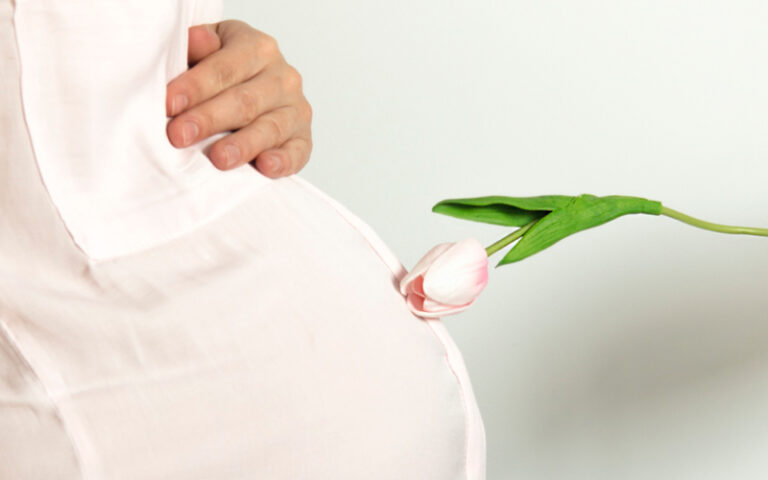 jak zrobić zdjęcia ciążowe w domu